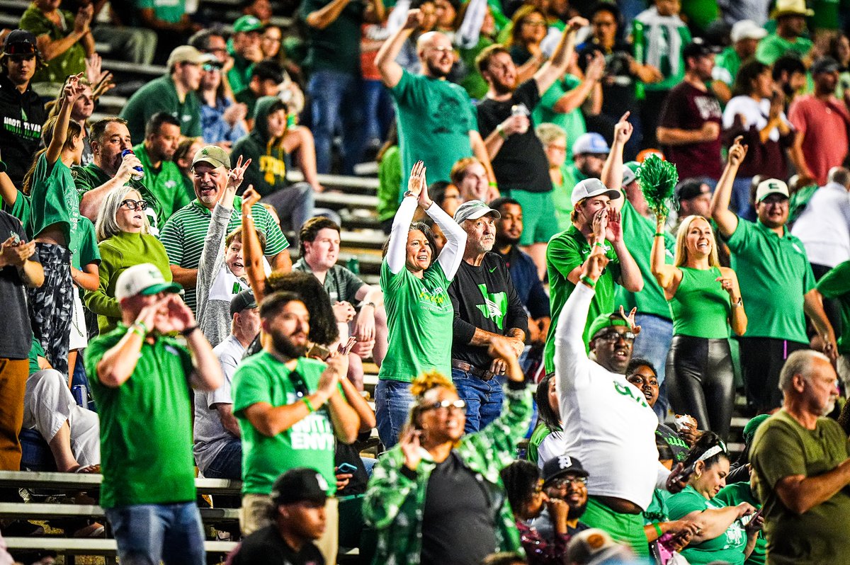 MeanGreenSports's tweet image. Houston is officially MEAN GREEN territory! 💚 #MeanGreenTakeover 

#GMG🦅