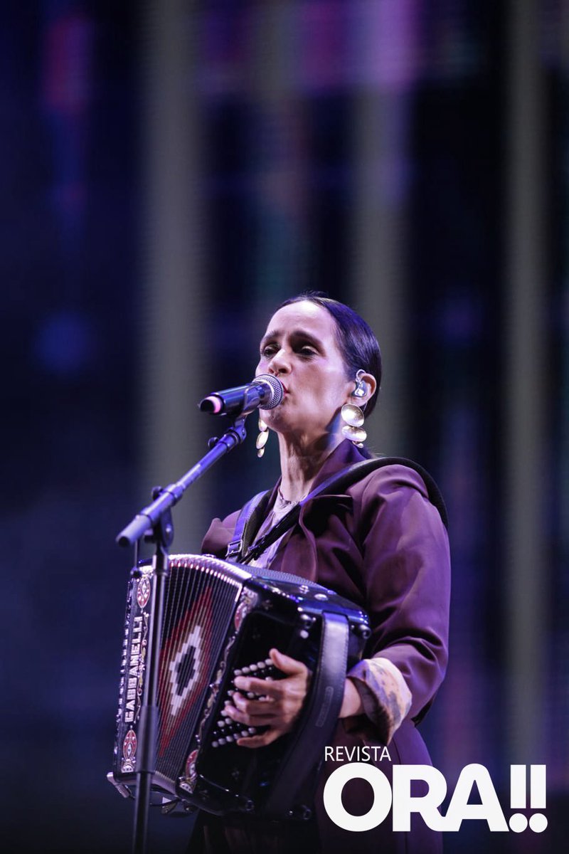 revistaORA's tweet image. ¡Yo te quiero con limón y sal! 🎶
@julietav está presente en el #TecateComuna. 🤯Los poblanos cantan a pulmón sus éxitos. 🎤
¿Cuál es tu canción preferida? Cuéntanos que tal te la estás pasando en el Foro #Cholula 😱👀