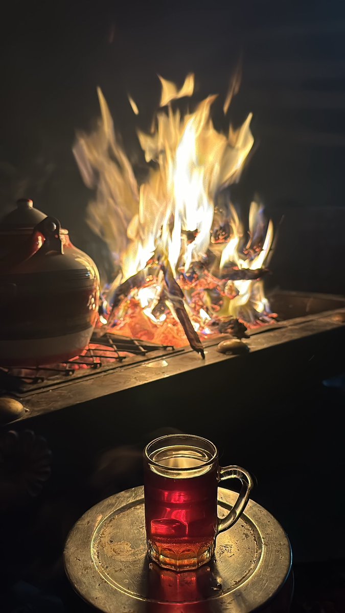 عشت ليلة وداعك بين شك ويقين 
منكسر خاطري والدمع ماله ذرى 

جيت عابر سبيل ورحت عابر حنين 
خطوتي للأمام ونظرتي للورا