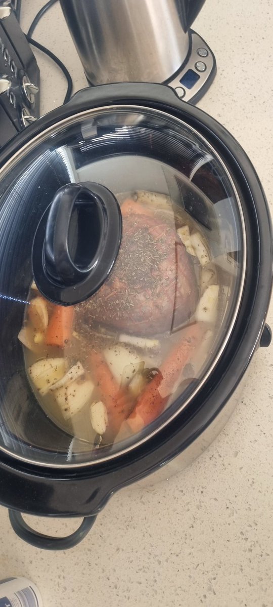 RichX2c's tweet image. Lamb leg, slow cooker styles...can&apos;t wait for tonight!! 🤤 🤤 🤤