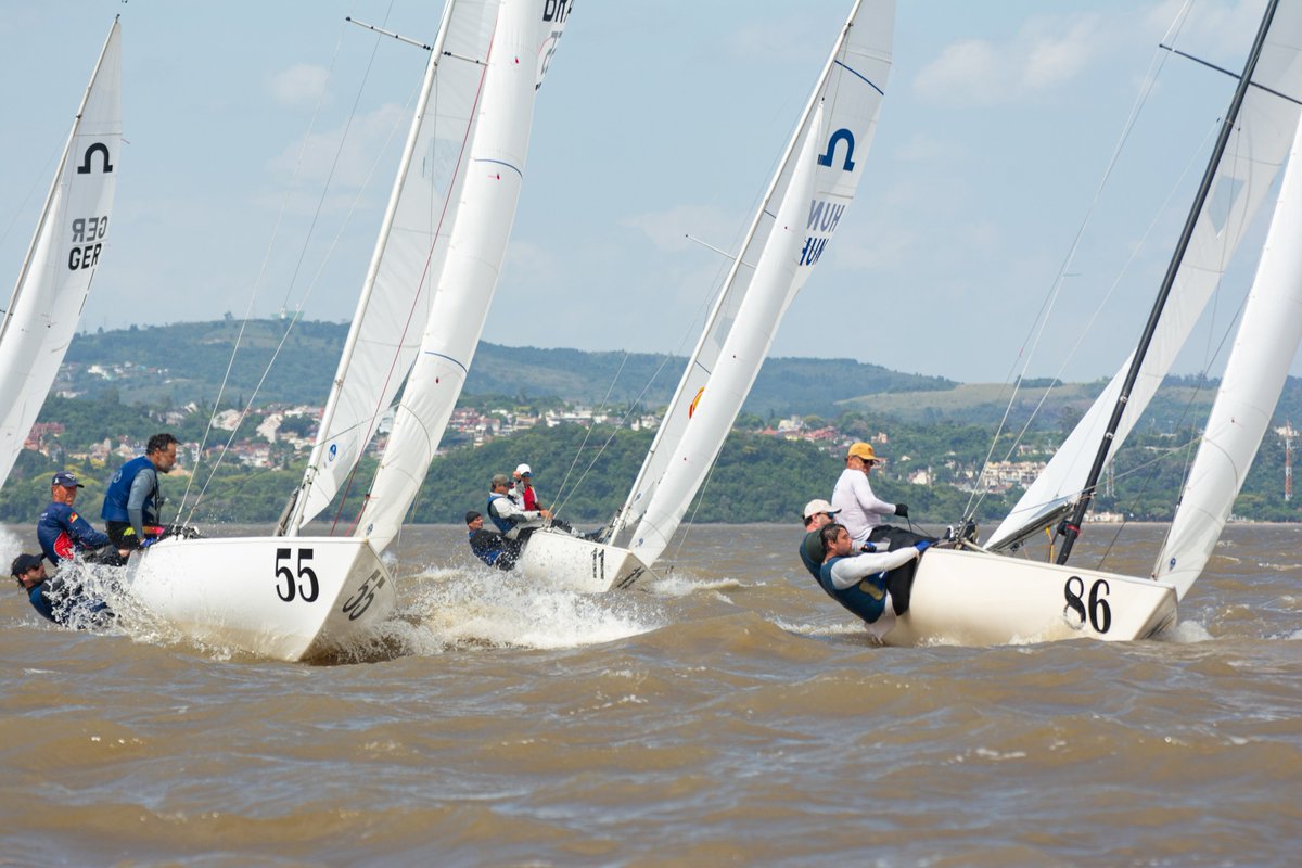 Great sailing under a Minuano wind, BRA 86 with two seconds achieves the desired title without the need to race tomorrow at the 2025 Soling World Championship.
read more: soling.com/article.asp?Id…
<a href="/veleirosdosul/">Veleiros do Sul</a>
<a href="/caveposeidon/">La cave de Poséidon</a>
@solingbrasil