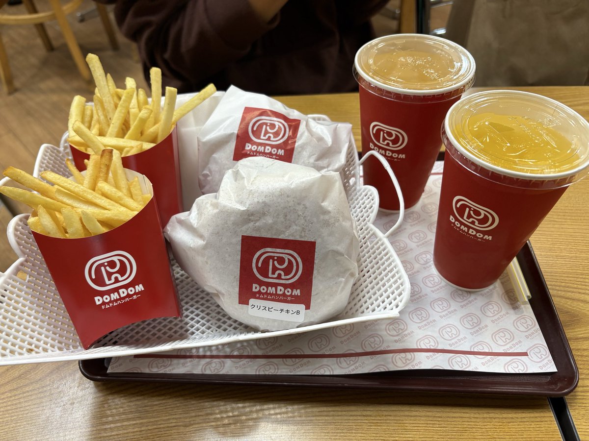 mentaimayo_yo's tweet image. 念願のドムドムバーガー🍔✨
ドムぞうくんかわいい🐘💕