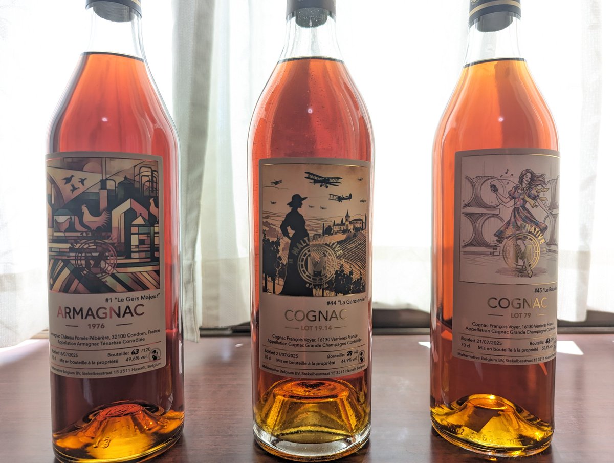 revision_1's tweet image. 届きました
真ん中はいつ開けられるかな…