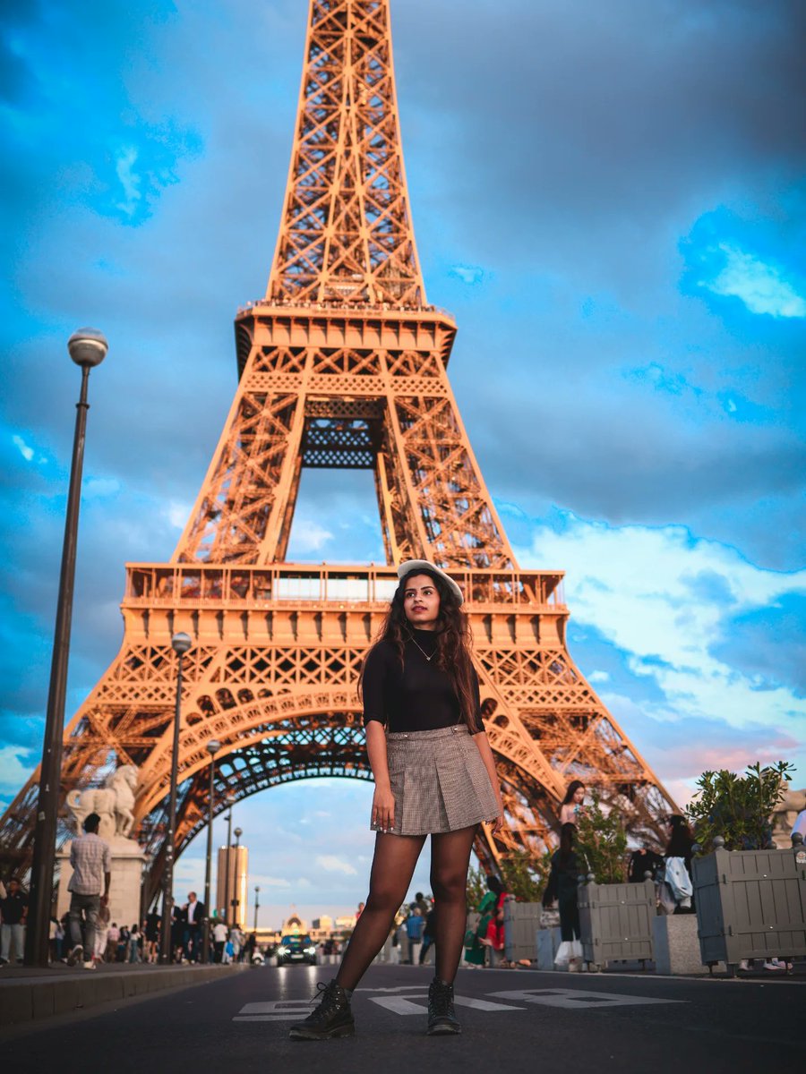 KollywoodCinima's tweet image. #SivaangiKrishnakumar at Paris

📷 @sivaangi_k #Sivaangi ♥

#KollywoodCinima #KcGallery #Sai ✨