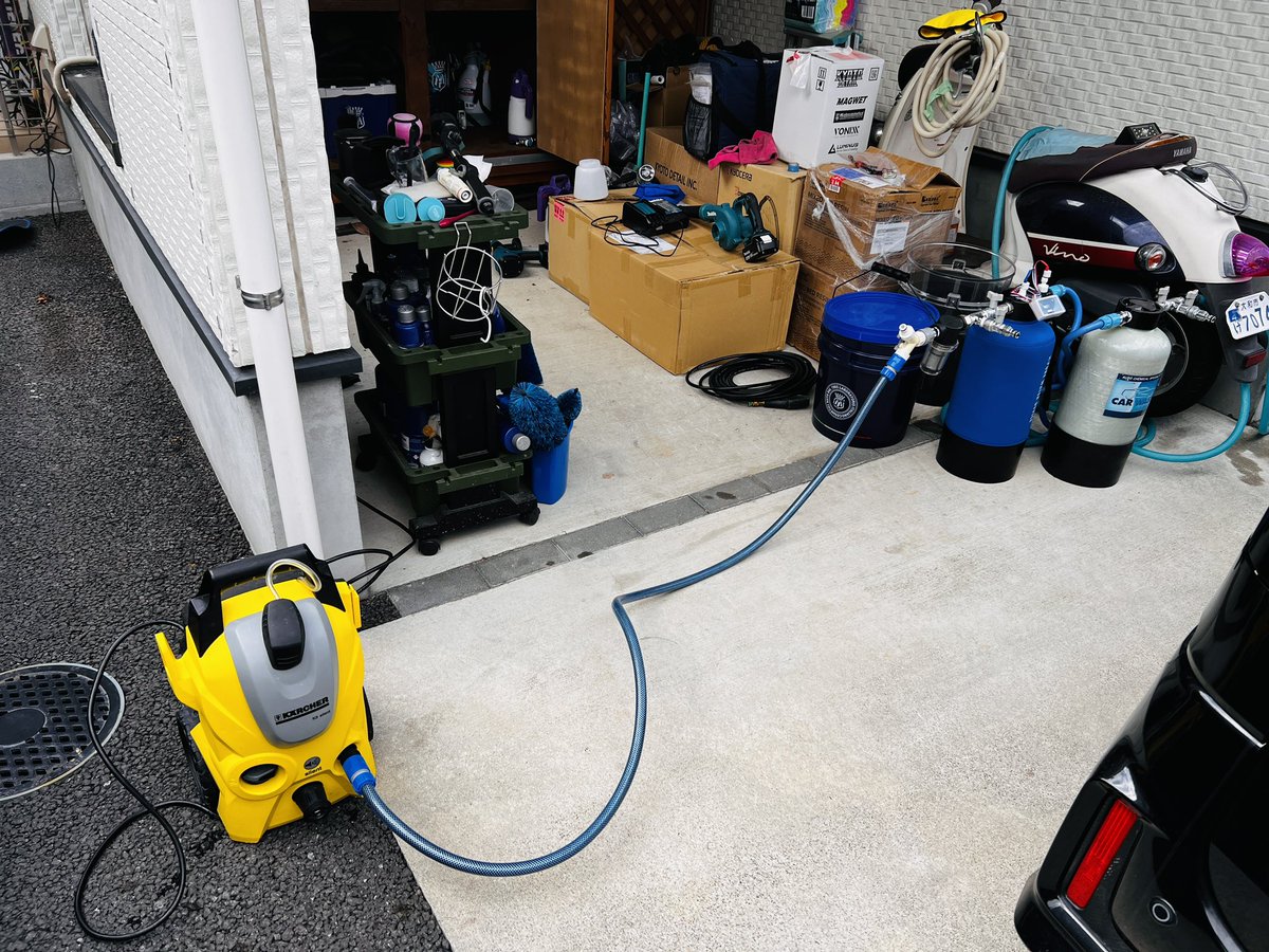 yuji_aquatecs's tweet image. 暇なんで洗車しまーす♪
マキタのバッテリーが一個行方不明に💦
Kyoto detailからのダンボール📦がたくさんです😱

ひろさん
タツさん
ラッコさん

待ってます👍

#KYOTODETAIL
#HDF
#ラボコス