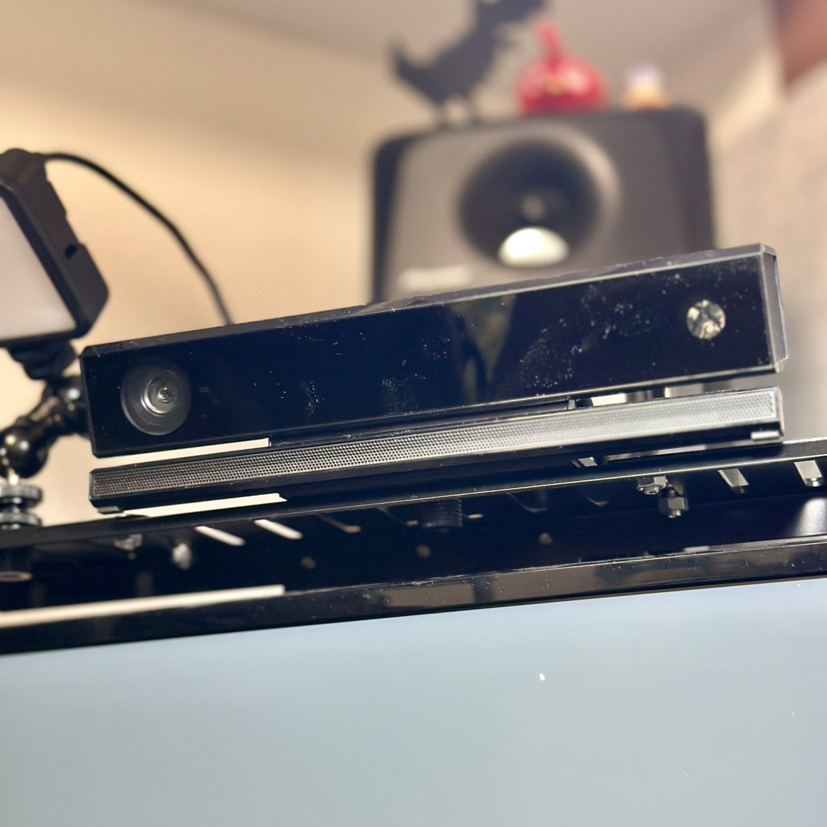 m_otha's tweet image. ・広角カメラが欲しい(映りは良い方が尚良い)
・今使ってるカメラ飽きた
・手持ちのでなんかないかな
・顔認証したい

上記を満たした結果がKinect v2でした。