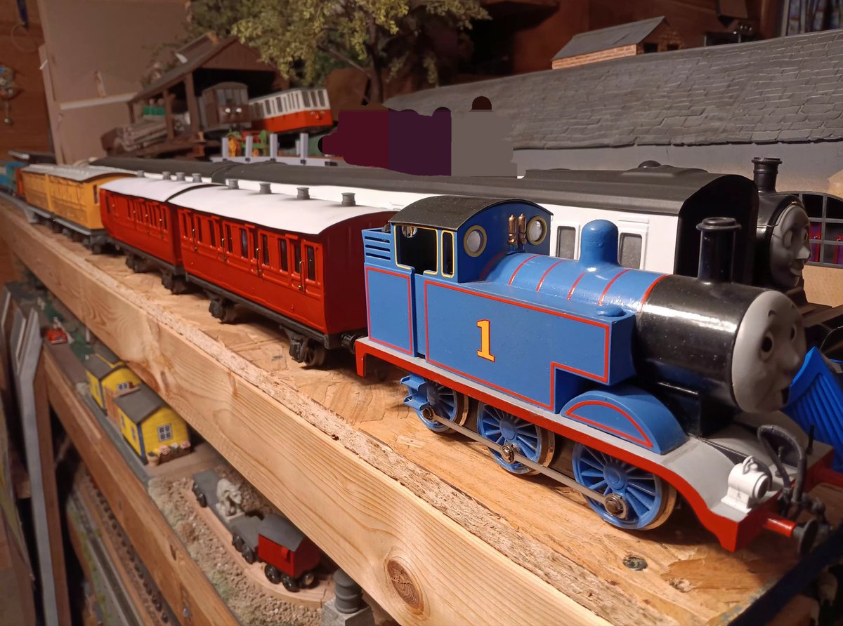 ModelsThomas's tweet image. Thomas has some new coaches!