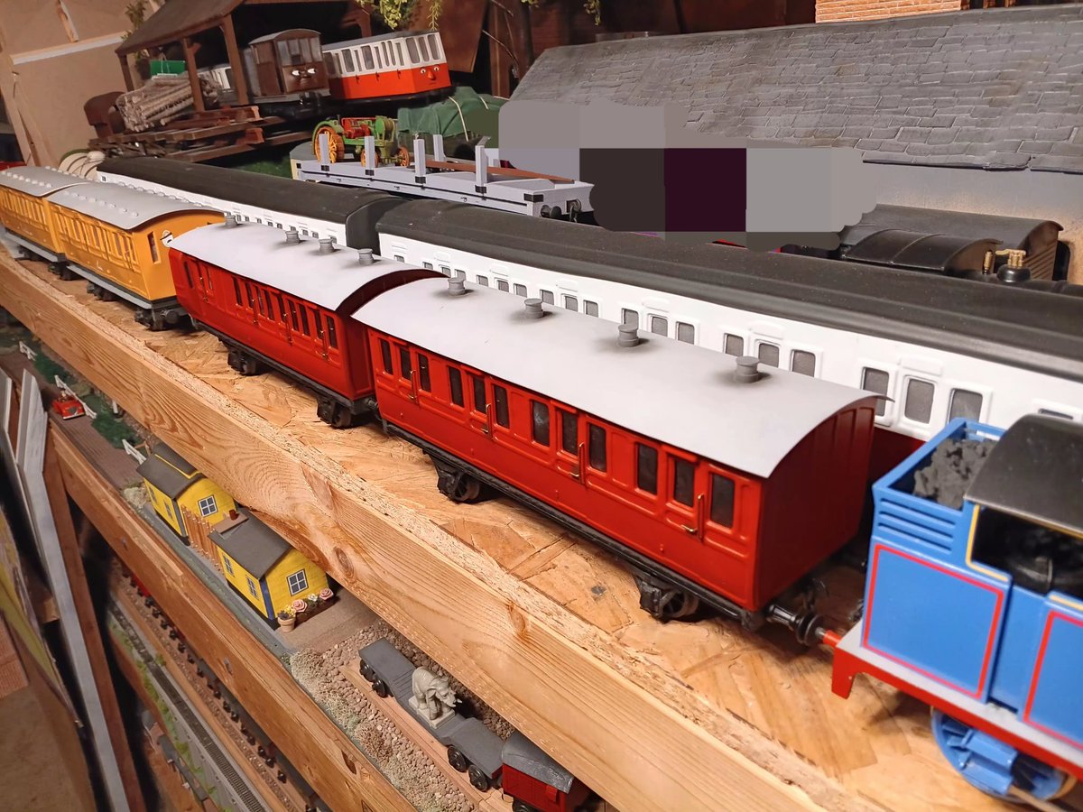 ModelsThomas's tweet image. Thomas has some new coaches!