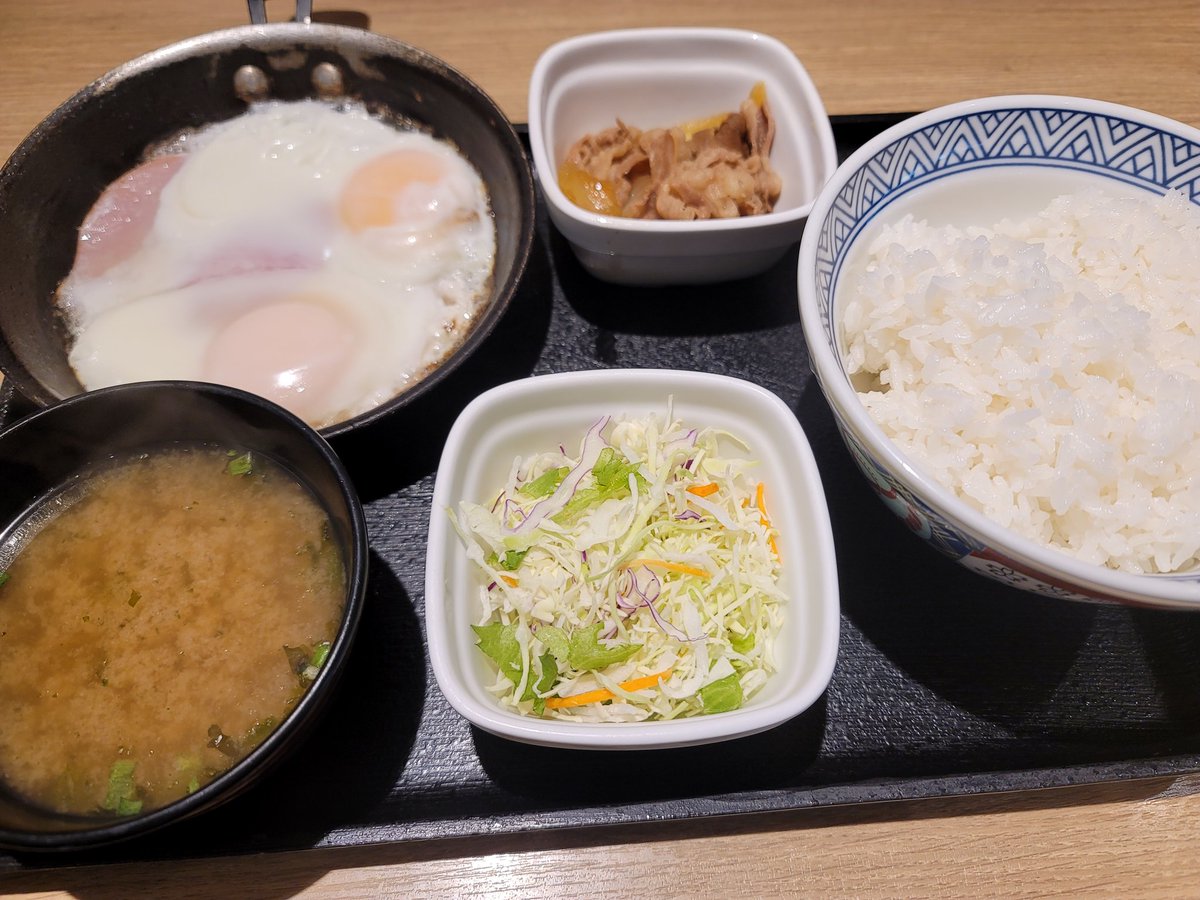 excelia01's tweet image. 今日はこれから依頼撮影〜
とりあえず吉野家で朝食食べて移動開始。