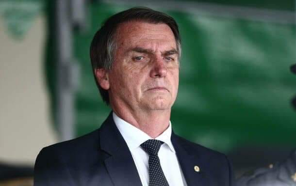 okamalreal's tweet photo. DEVERIA TER SIDO ASSIM

2018: Bolsonaro eleito
2019: Índices de criminalidade caem vertiginosamente
2020: Dólar valendo 2,00 reais
2021: Seguradoras em crise, ninguém mais faz seguro de carro porque não há mais roubos de veículos e cargas
2022: Bolsonaro reeleito para segundo mandato. Brasil ganha o hexa na Copa do Qatar.
2023: Armas são vendidas nas casas Bahia em 10 vezes sem juros
2024: Paridade do Dólar com o Real. Brasil em primeiro lugar no quadro de medalhas das olimpíadas de Vancouver.
2025: Paulo Guedes ganha o Nobel de Economia
2026: Eduardo Bolsonaro eleito presidente. Jair Bolsonaro é o novo secretário-geral da ONU. Brasil heptacampeão mundial.
2027: Americanos vendem Bitcoins para investir em Reais
2028: Brasil anexa a Venezuela após derrotar o exército de Nicolas Maduro apoiado por milícias do PT e PSOL.
2029: Com as novas reservas de petróleo venezuelano, Brasil consegue assento permanente no Conselho de Segurança da ONU.
2030: Eduardo Bolsonaro reeleito. Brasil octacampeão derrotando a Alemanha na final por 7 a 0.
2031: Com 1 real valendo 5 dólares, brasileiros já são donos de 50% dos imóveis de luxo na Flórida.
2032: Brasil acusado de interferência nas eleições dos EUA. Declaração do Presidente Eduardo Bolsonaro: "Temos que defender os interesses das nossas empresas instaladas em território americano"
2033: Agência espacial Brasileira envia primeira missão tripulada a Vênus.
2034: Brasil vira monarquia e Eduardo Bolsonaro é coroado como Rei Eduardo I. Após nono título mundial do Brasil.