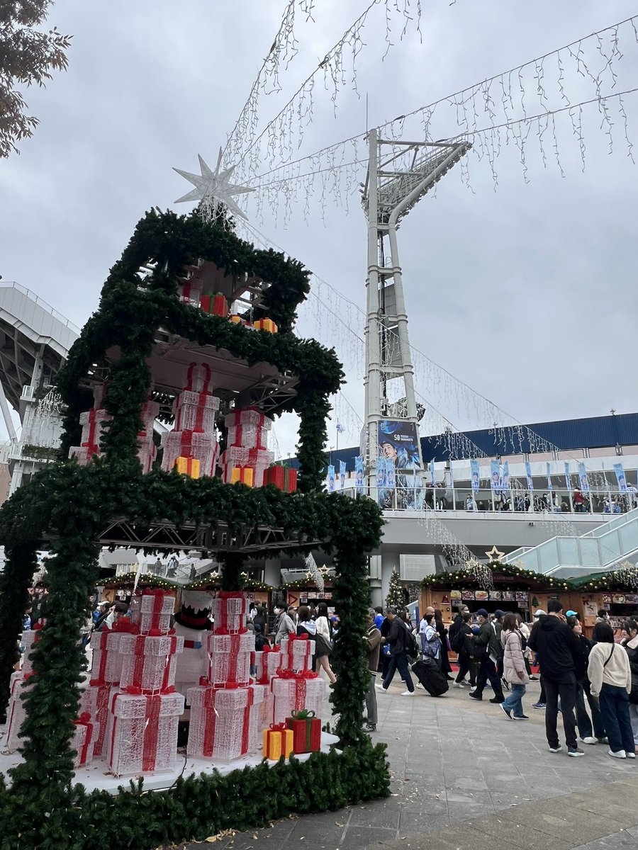 kunirinta's tweet photo. ハマスタ着いた！

ファンフェス！
ファンフェス！
んでもってクリスマスムードね(*´︶`) https://t.co/cloTBVnyYk