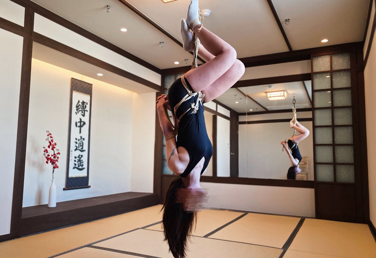 🍁분위기 쩌는 던전에서의 첫 줄🍁
띵소샘의 뉴 힙하네스 외우다가.. 다다미방의 첫 줄을 개시했습니다-! 완벽하게 다 외웠는지는 모르겠으나 열심히 복귀해서 카피 떠볼게요! 멋진 장소와 멋진 줄과 멋진 사진을 남길 수 있어서 행복한 하루!✨
Rigger. <a href="/thinkso_play/">thinkso_03.14 하지메키노코 내한 공연</a> 
New Ven. <a href="/HeroNaroDG/">HeroNaroDG</a>