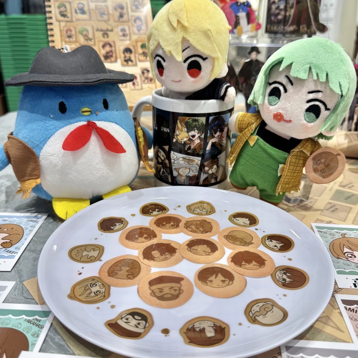 昨日から発売の
メラミンプレート&amp;ビスケット、
早速ご好評いただいております！

交易所のぬい達も
これからビスケットを楽しむようです…！💖

明日からは紅茶パックセットも
発売となりますのでお楽しみにʕ•ᴥ•ʔ✎✨

#高田村交易所