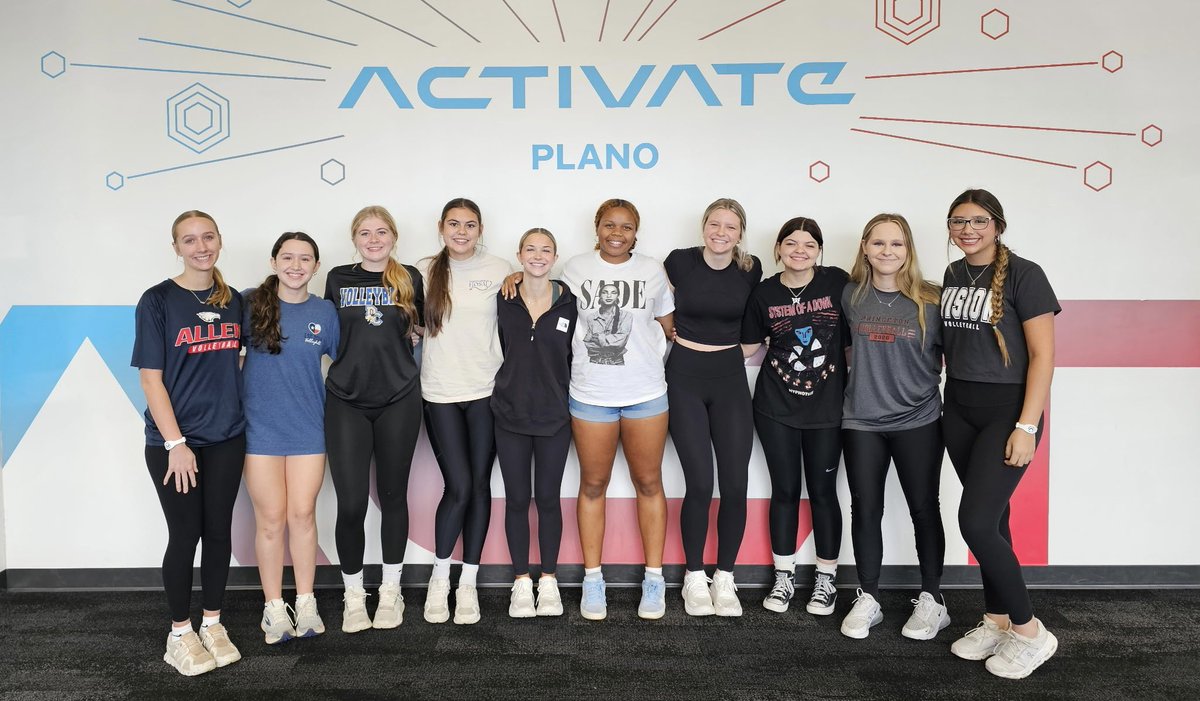 VisionVBClub1's tweet image. #Vision16EXVGray enjoying Friendsgiving fun and team bonding! #WeAreVision #HighFiveSeason