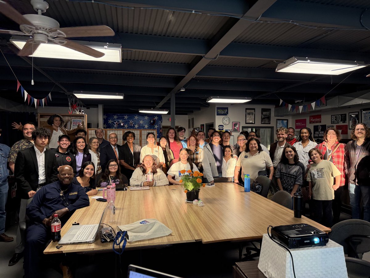 LiraForCongress's tweet image. Sharing photos from the Nov 9 candidate meet and greet with Bexar County Young Democrats. Great conversations with future leaders. Appreciate everyone who showed up. #TX35 #CommunityFirst