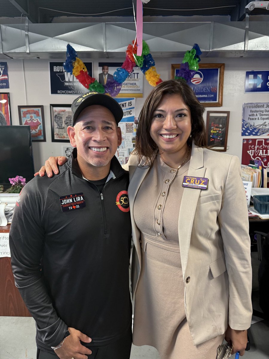 LiraForCongress's tweet image. Sharing photos from the Nov 9 candidate meet and greet with Bexar County Young Democrats. Great conversations with future leaders. Appreciate everyone who showed up. #TX35 #CommunityFirst