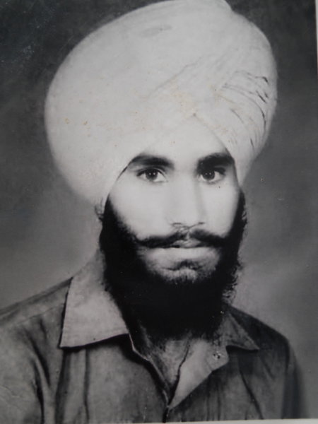 ensaaf's tweet image. Btw Nov 15 &amp;amp; 30, 1994, #PunjabPolice from Samrala #UnlawfullyKilled Manjit Singh (25). They abducted him from a roadside. Security officials did not return Manjit Singh&apos;s body to his family. #Punjab #India #EndImpunity Visit data.ensaaf.org/profile/3016/