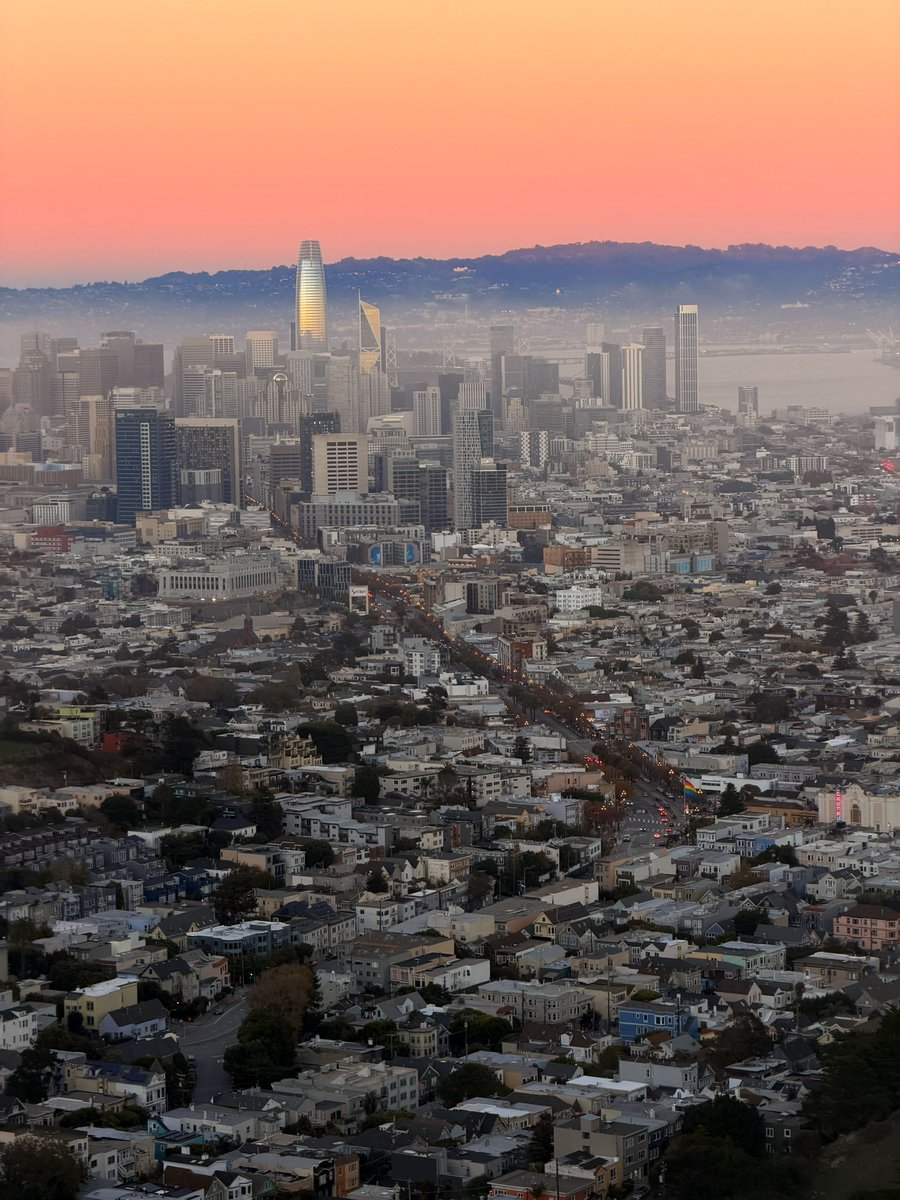 html5cat's tweet image. SF sunset showed up today 🌆