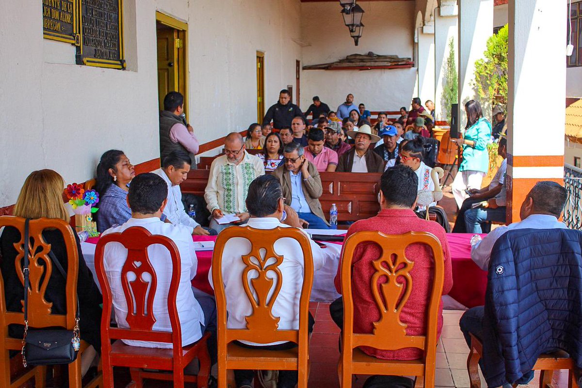 🌊En Janitzio, concejos y autoridades comunales purépechas y el Poder Judicial de Michoacán se unieron para dialogar sobre justicia comunal y su relación con el derecho del Estado

💬Participamos para impulsar el respeto y reconocimiento del Cuarto Orden de Gobierno.