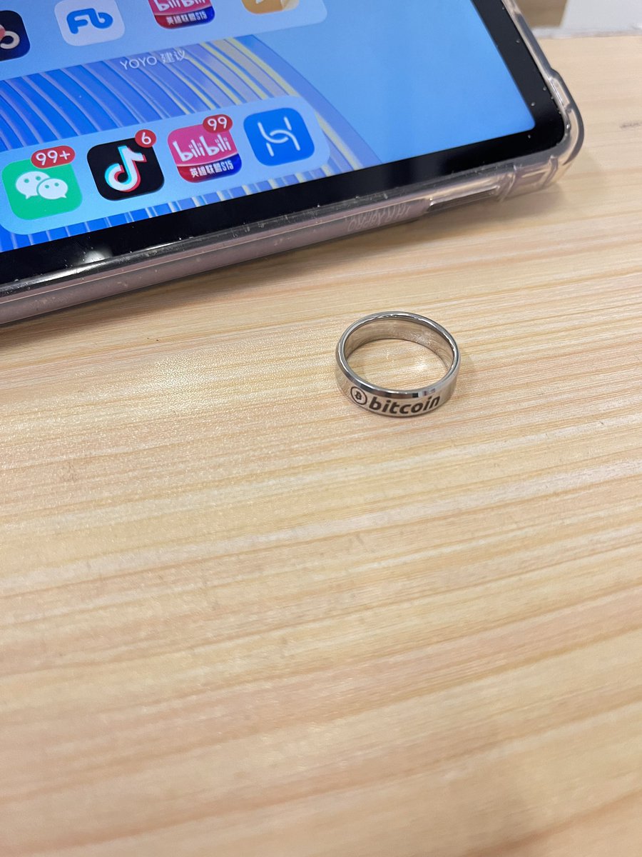 Mousse_error's tweet image. 比特币纪念周边抽奖活动结束了，

这几天整理一下就给大家邮寄了！

😘😘😘答应我收到后一定给我评论区反馈