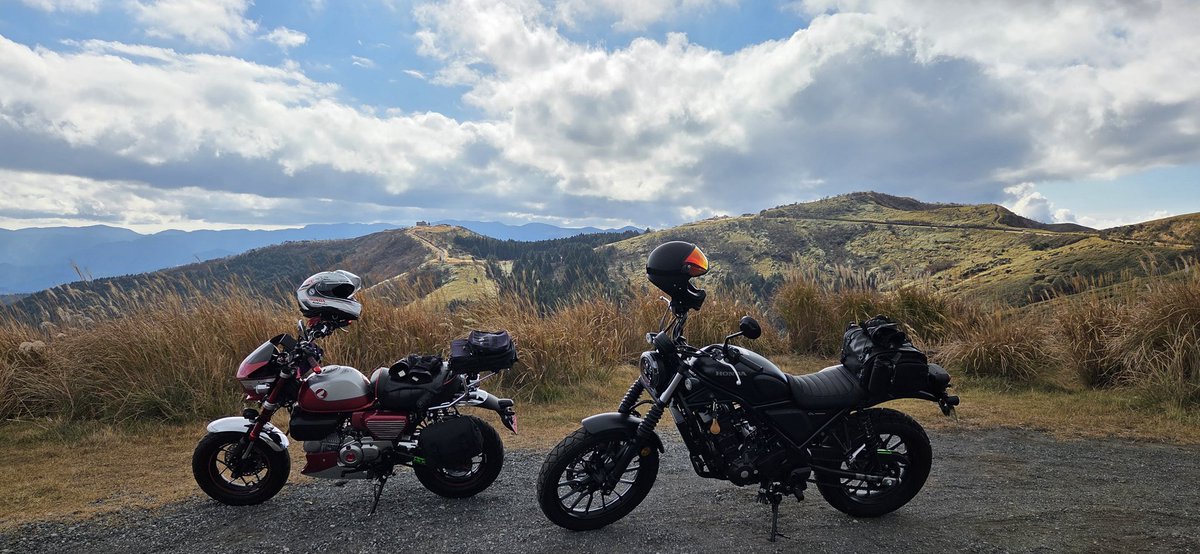 西伊豆スカイラインを走る🏍
雲多めだけど良い景色✨
 #モンキー125  #西伊豆スカイライン