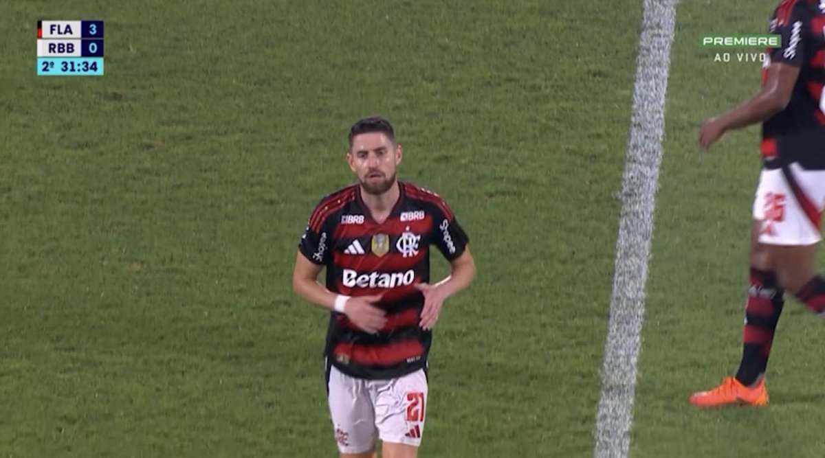 futebol_info's tweet image. Jorginho saiu de campo extremamente aplaudido pela torcida do Flamengo no Maracanã.

📸 Reprodução/Premiere