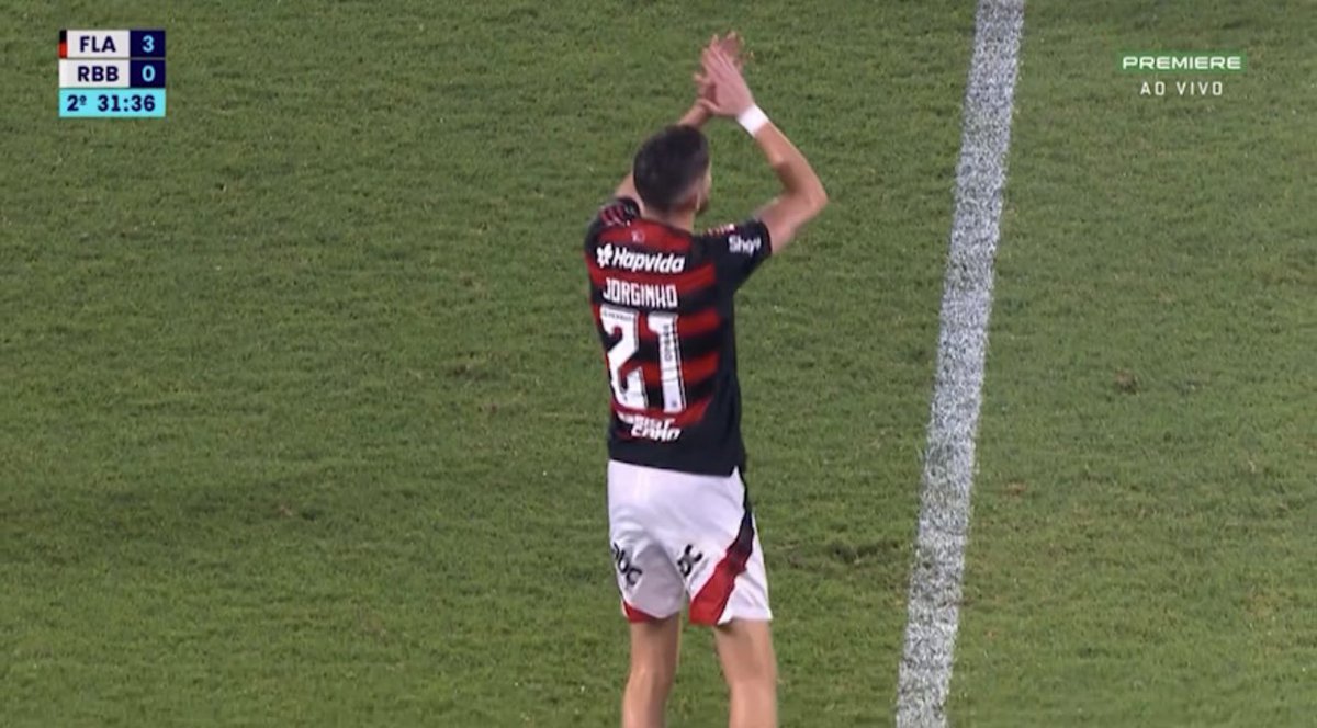 futebol_info's tweet image. Jorginho saiu de campo extremamente aplaudido pela torcida do Flamengo no Maracanã.

📸 Reprodução/Premiere