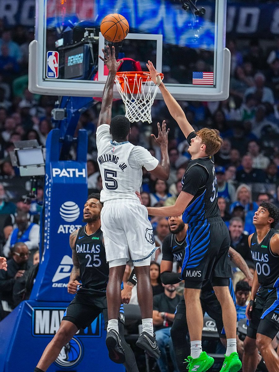 𝗕𝗮𝘁𝘁𝗹𝗲𝗱 𝘁𝗵𝗿𝗼𝘂𝗴𝗵 𝘁𝗵𝗲 𝗳𝗶𝗿𝘀𝘁 🐻

📺 @FDSN_Grizzlies

END Q1 | MEM 21, DAL 22 