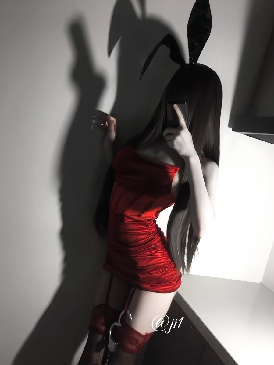 yiyi71713176721's tweet image. 红色兔女郎 #少女 #卡泡 #s #小狗