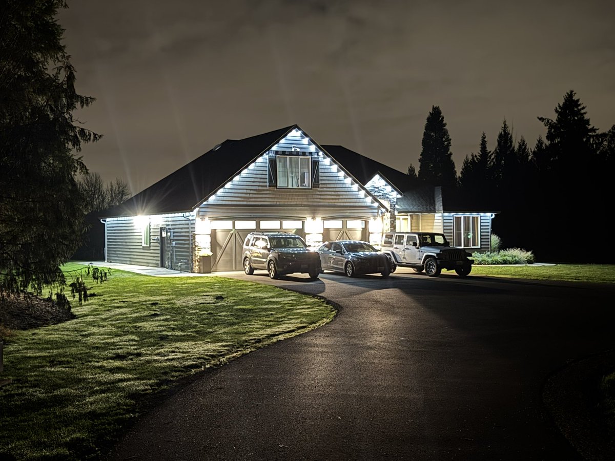 jamonholmgren's tweet image. Can set to any colors I want … every bulb is independently configurable, including animations.