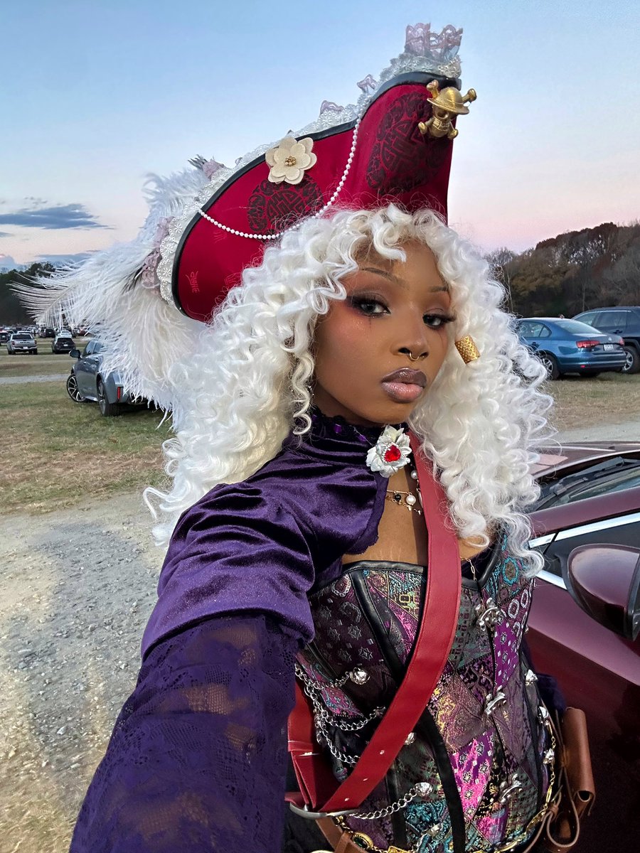 goretones's tweet image. I decided to go as a pirate. Time to start a crew 🏴‍☠️