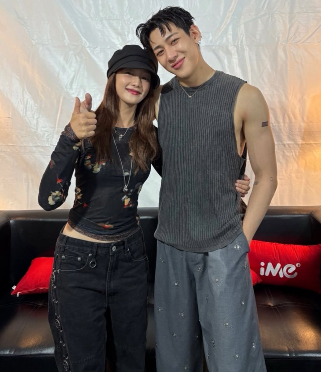 idlecharts's tweet image. MINNIE with BamBam (GOT7) at his concert today.