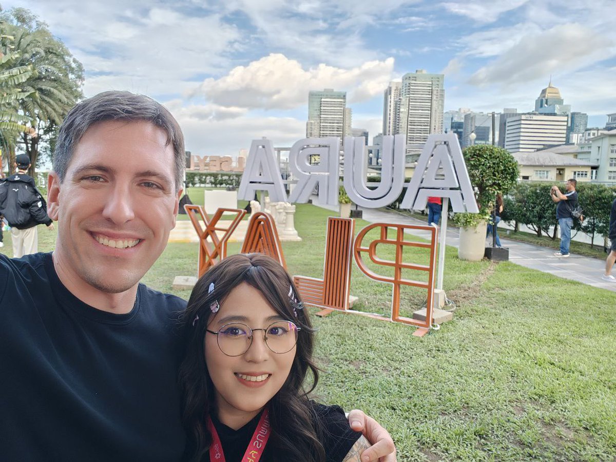 web3Asamik's tweet photo. Thank you for giving us insights about @earnscape 💜 

It was really nice meeting you @SteveWoodUS even tho I look like your illegitimate child here that got reunited w/ you after 20 years of being abandoned in the Philippines 🤣🤣🤣🤣🤣😭😭😭 https://t.co/ZowqWkIOyO