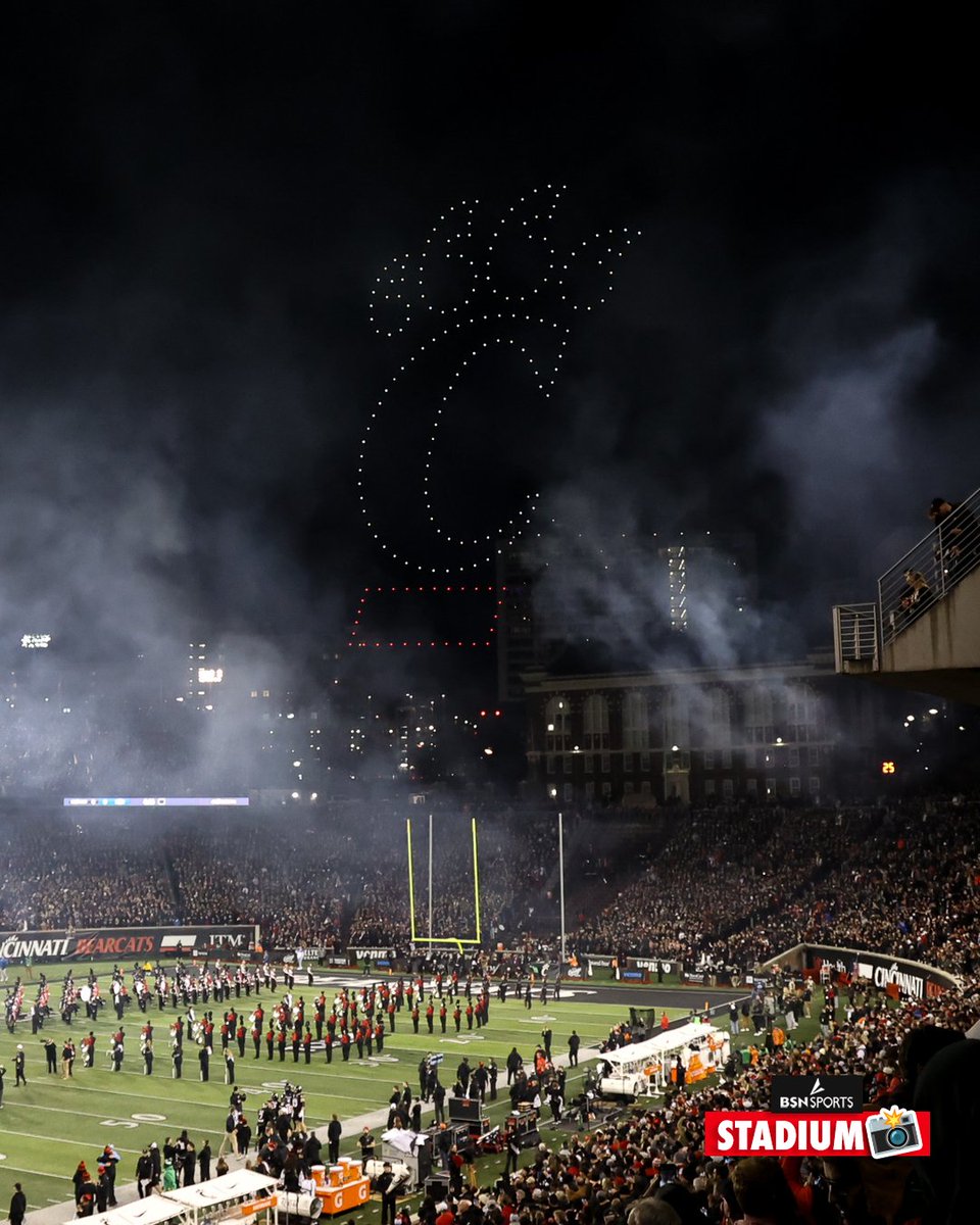 Just Nippert at Night things. 💡

#Bearcats | <a href="/BSNSPORTS/">BSN SPORTS</a>
