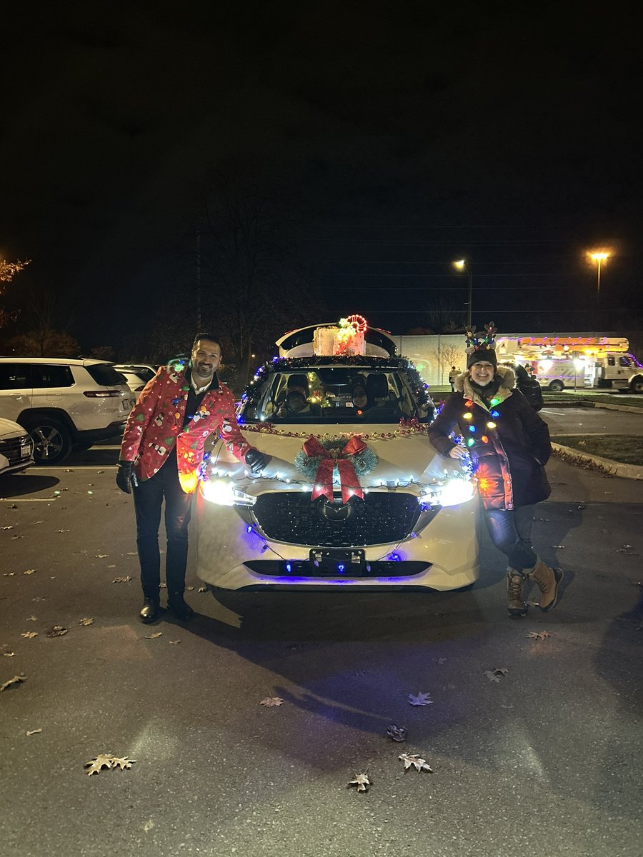 Rob4Ajax's tweet image. What a great start to the holiday season! 🎄✨

Today, I joined families, community groups, local businesses, organizations, and @mckelvieAJAX at the Town of Ajax Santa Claus Parade. From the incredible floats and marching bands to Santa Claus himself, the holiday spirit in Ajax…