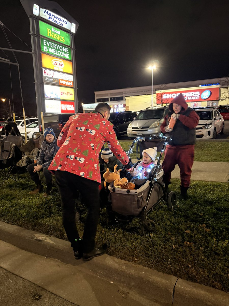 Rob4Ajax's tweet image. What a great start to the holiday season! 🎄✨

Today, I joined families, community groups, local businesses, organizations, and @mckelvieAJAX at the Town of Ajax Santa Claus Parade. From the incredible floats and marching bands to Santa Claus himself, the holiday spirit in Ajax…
