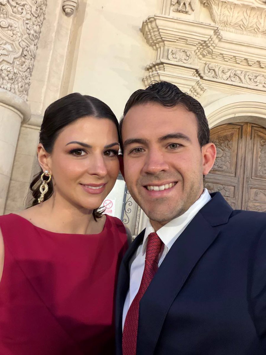 Hoy tocó boda y misa en la catedral más hermosa: la de #Saltillo, y en la capilla del Santo Cristo. 💍😍