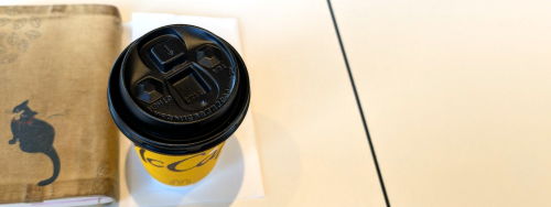 マクドでコーヒー。
「資本論」(1)3-1価値の尺度を181ページまで読んだ。
マルクス「まず第一に明らかなことは、金の価格変動は、金が価格の度量標準として機能することを妨げない。
金の価格変動はまた金が価値尺度として機能することも妨げない。