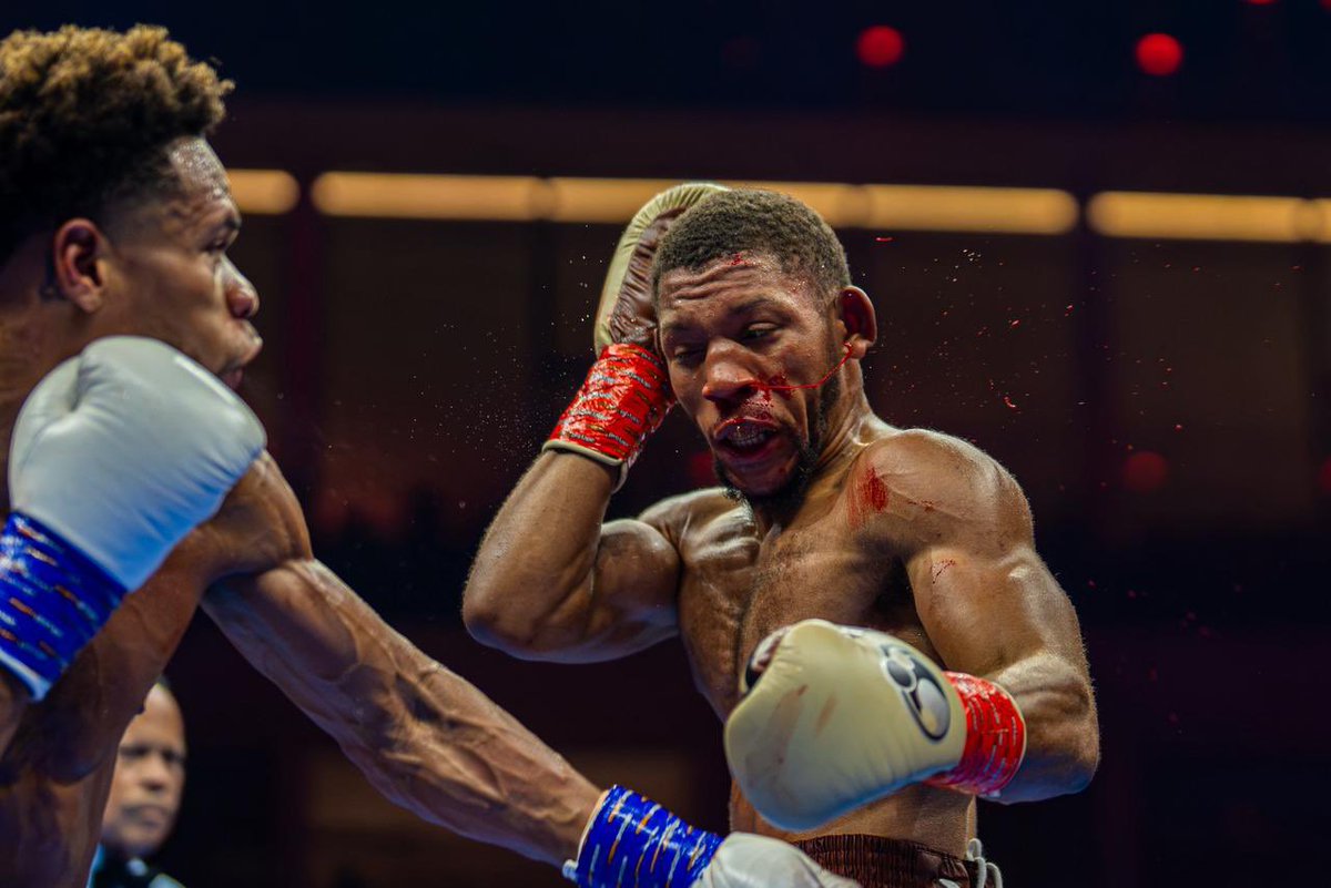 Turki_alalshikh's tweet image. بعد مواجهة صعبة ديفين هيني يحسمها ويتوّج بلقب بطل الوزن المتوسط الجديد بفوزه على براين نورمان جونيور ضمن نزالات ليلة الأبطال The Ring IV 🥊🔥

After a tough battle, Devin Haney pulls it off and is crowned the new welter weight champion with his victory over Brian Norman Jr. in…