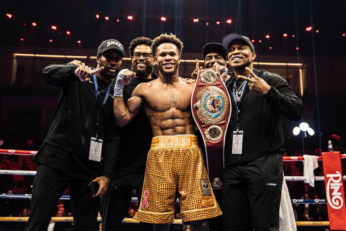 Turki_alalshikh's tweet image. بعد مواجهة صعبة ديفين هيني يحسمها ويتوّج بلقب بطل الوزن المتوسط الجديد بفوزه على براين نورمان جونيور ضمن نزالات ليلة الأبطال The Ring IV 🥊🔥

After a tough battle, Devin Haney pulls it off and is crowned the new welter weight champion with his victory over Brian Norman Jr. in…