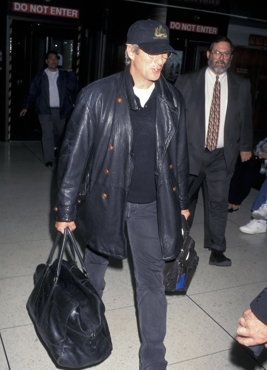 jakewoolf's tweet image. If I had to nominate one fit as the source of my entire sense of good taste and style it would be this one from
Richard Gere. Everything I like—cool hats, beat up leather, knit polos, perfect jeans—all encompassed in one get up