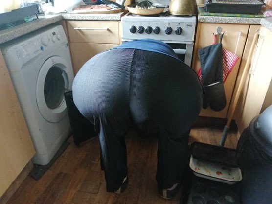 HeavyPen15's tweet photo. Something about a mom with a fat ass booty 😁😁 https://t.co/zGrCULYm4g