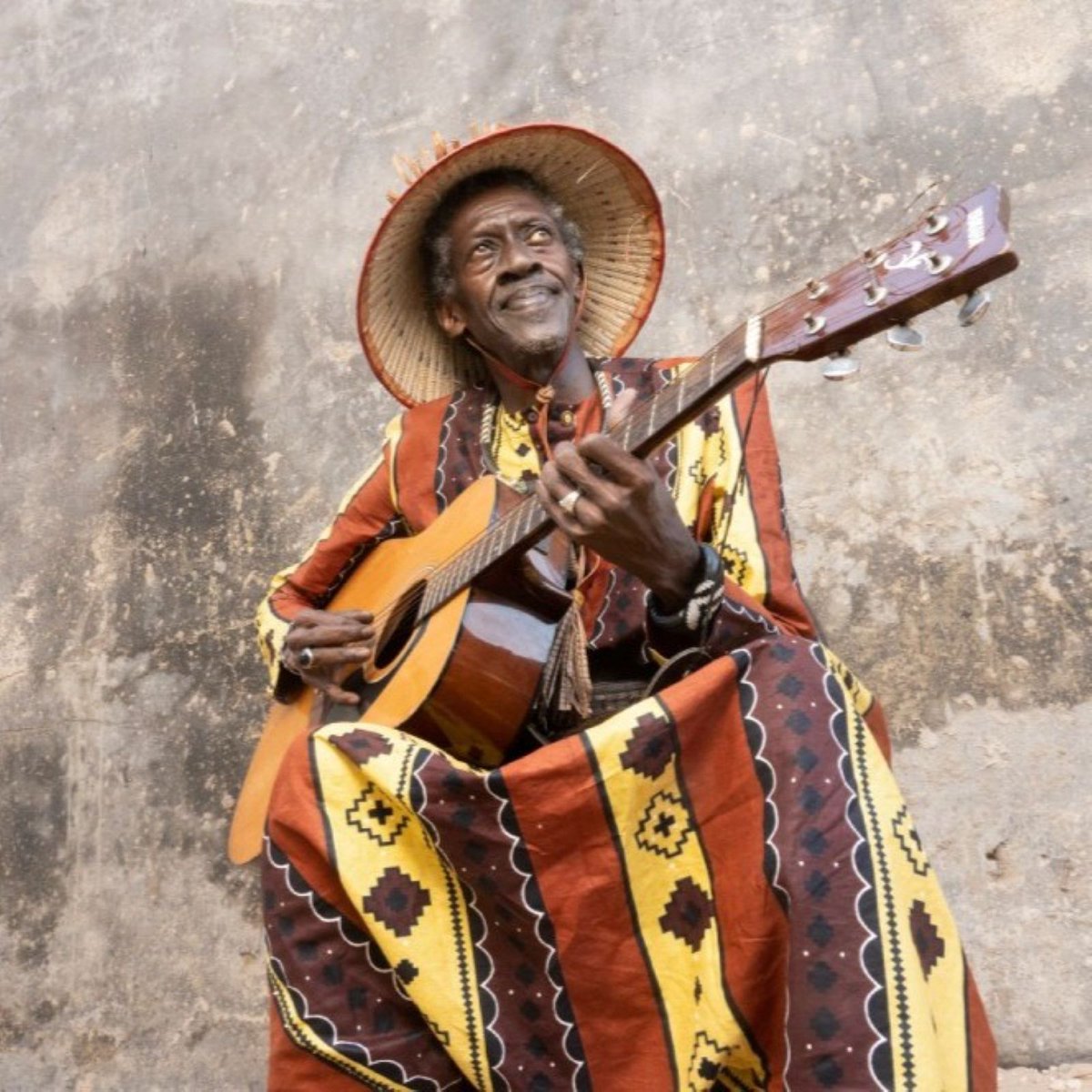 Mil mundos en Radio 5 #117 ️️🌍🎶️🪘 Cheikh Lô
📻 Radio 5 (Radio Nacional de España)
🎙️ Juan Antonio Vázquez
▶️ mundofonias.com/wp/?p=9216
▶️ rtve.es/play/audios/mi…

El respetado músico senegalés Cheikh Lô celebra 50 años de carrera musical y regresa, después de diez años de >>