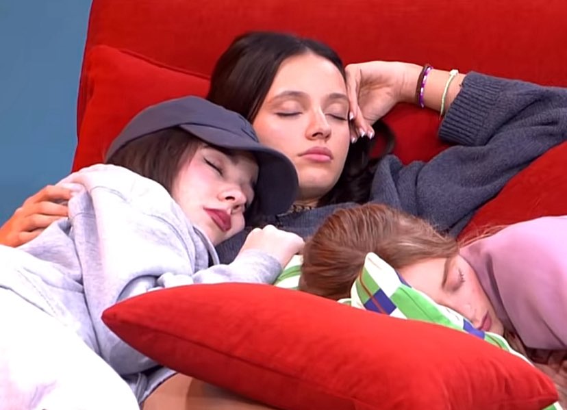 clauolademar's tweet image. son así 🤏🏻🤏🏻🤏🏻🤏🏻 #OTDirecto22N