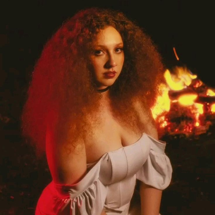 🎭 Melhor música Antiga!
 (Antes do EP Mulheres Que Correm)
🥇 1º lugar — Tom
→ 27 votos
🥈 2º lugar — Calor
→ 15 votos
🥉 3º lugar — Lilith
→ 14 votos