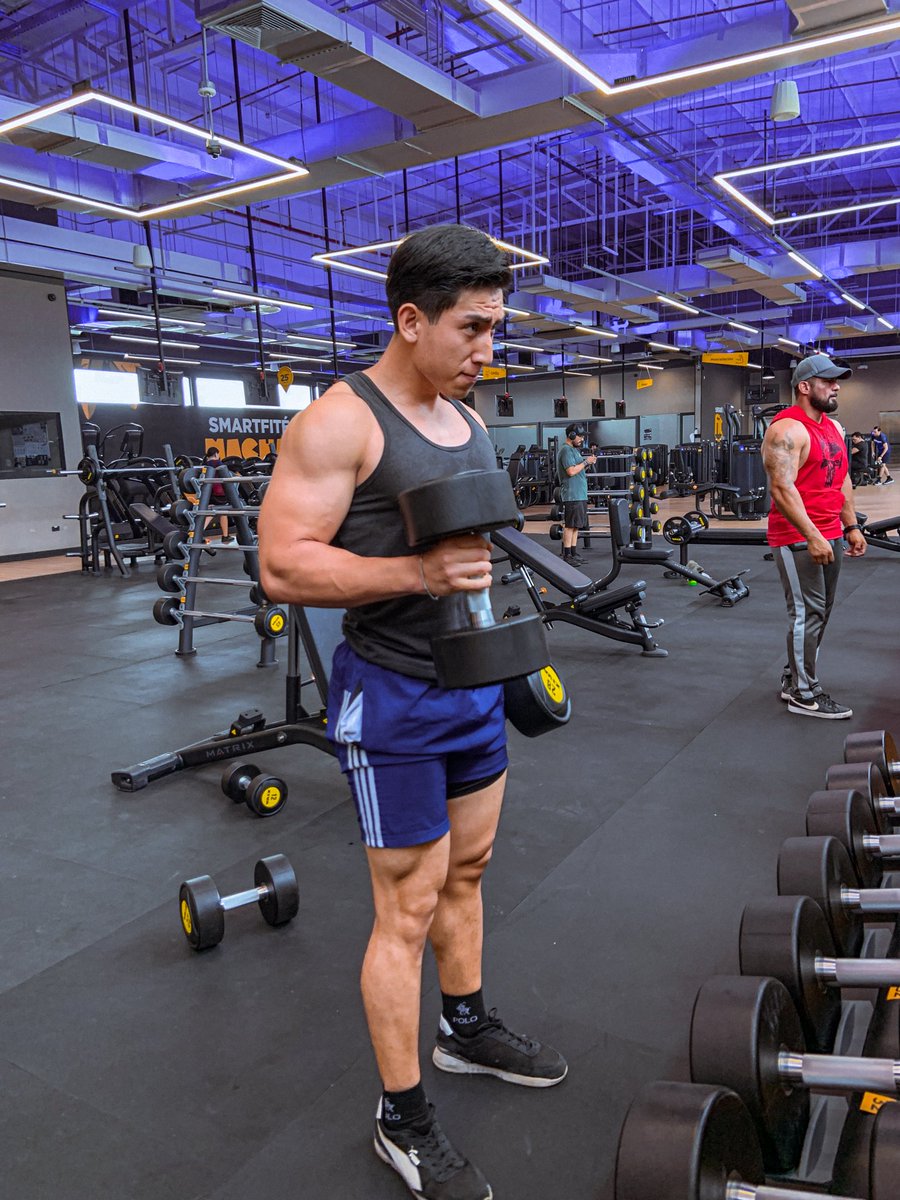 Bryan_Alba05's tweet photo. Día tras día, construyendo la mejor versión de mí. 🏋️‍♂️🔥 #Entrenamiento #Disciplina #Machala #gym https://t.co/2ApWJtUbkw