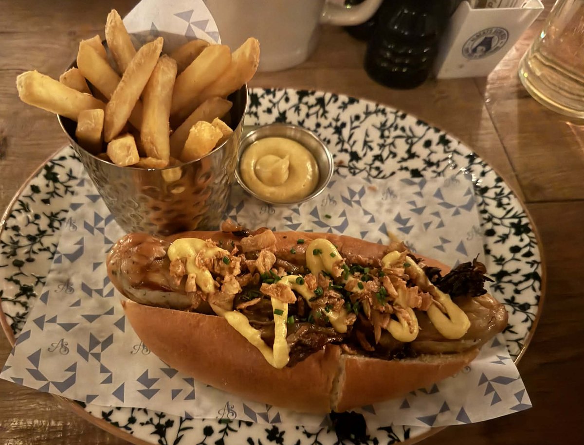 StartWithThis's tweet image. Tonight, the blog headed to @AlbertsSchloss in #Soho to trial the restaurant&apos;s exciting new #festive menu! Read all about it on the blog soon! ❤️

#Gifted #Food #Restaurants #London #Christmas