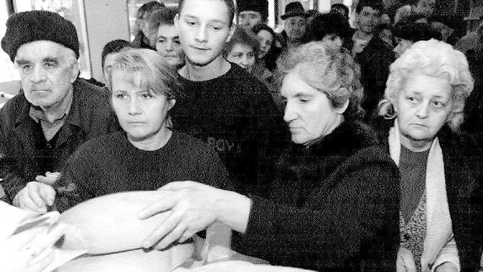 SerbianSpirit_'s tweet photo. 30 years ago today, on 22 November 1995, the UNSC 🇺🇳 lifted sanctions on Serbia 🇷🇸 (FR Yugoslavia) after 1,253 days—imposed in 1992 for allegedly fueling war.

The embargo caused hyperinflation, food queues, black markets, street fuel sales, protests, poverty and rise of crime. https://t.co/00km1bWBa6