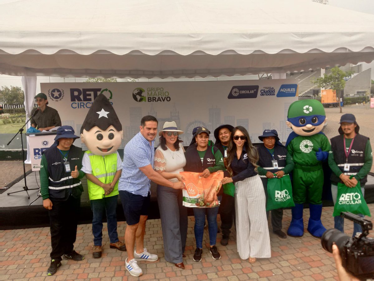 Cdla29dejunio's tweet photo. Hoy celebramos una jornada especial, en la que los materiales reciclables encuentran una nueva vida. Iniciativas como esta son las que construyen y consolidan una verdadera cultura del reciclaje. ♻️ GRACIAS vecinos x el esfuerzo. 
@aquilesalvarez @FernandCornejoV 
@circular_ep https://t.co/s113R8yR5q