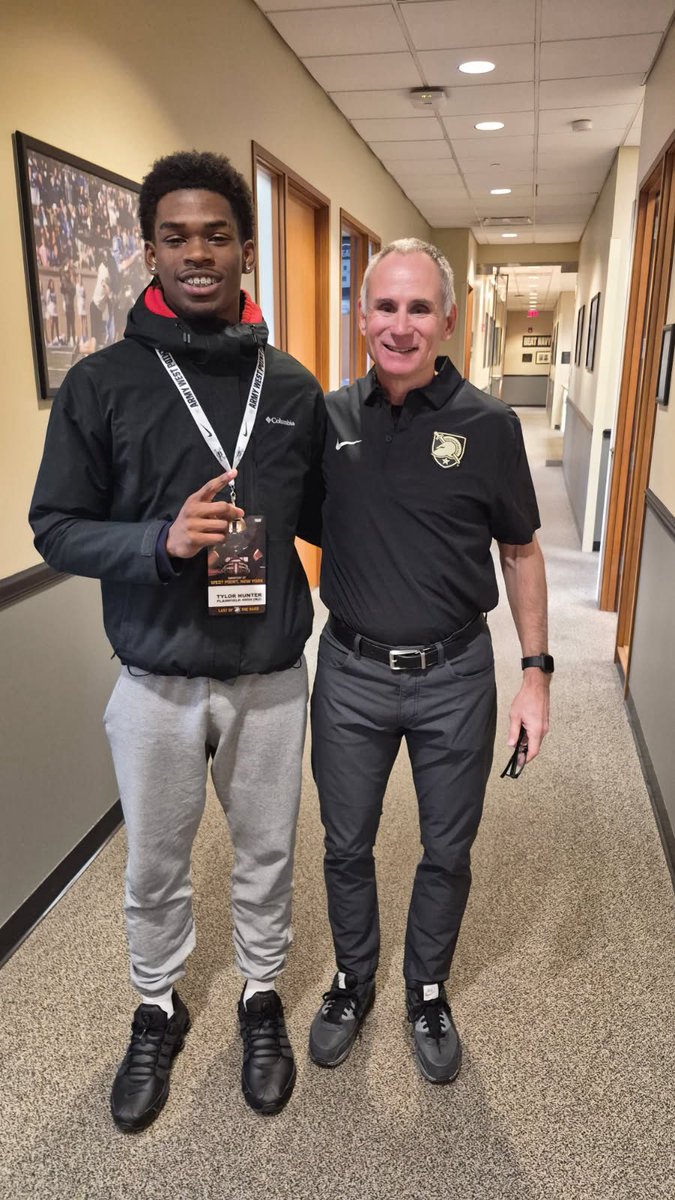 TylorHunterr's tweet image. After having a conversation with @CoachJohnLoose I am beyond blessed and grateful to receive my 1st D1 offer from Army University ! @Dajones19 @PHSCardsFB @ArmyFB_Recruit @ZGold_WP @ArmyWP_Football